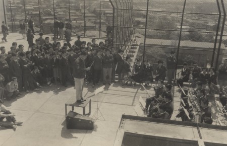 本社社屋屋上での演奏。1959年頃